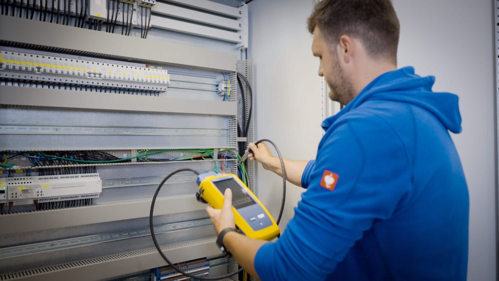 emg elektroinstalacije in montaža d.o.o Industrijska Avtomatizacija INDUSTRIJS AVTOMATIZACIJA ZGRADB IN PAMETNE HIŠEKA ELEKTRO MONTAŽA ELEKTRIČNE INŠTALACIJE